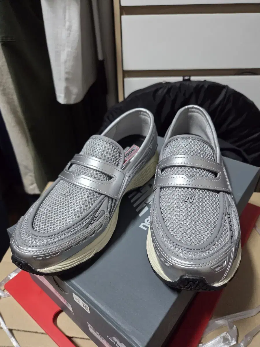 뉴발란스 1906L
