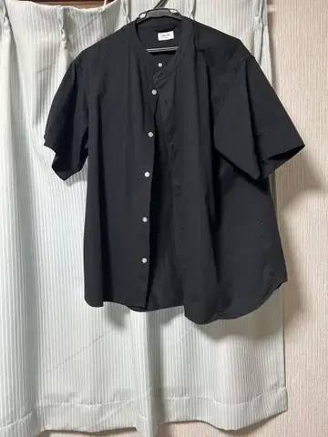 블랙 반팔 셔츠