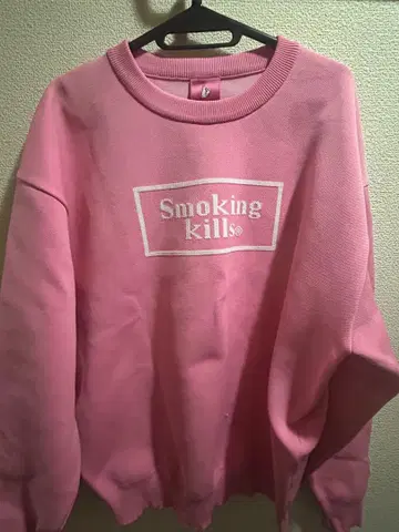 Smoking kills 핑크 맨투맨