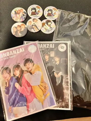 BANBANZAI 4th Anniversary 티셔츠와 캔뱃지 세트