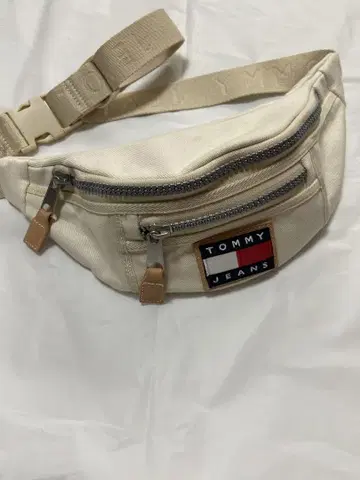 TOMMY JEANS 패니 팩 아이보리