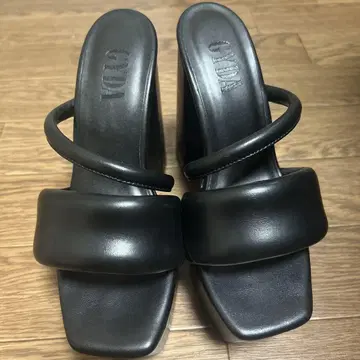 GIDA 블랙 힐 샌들 S 사이즈