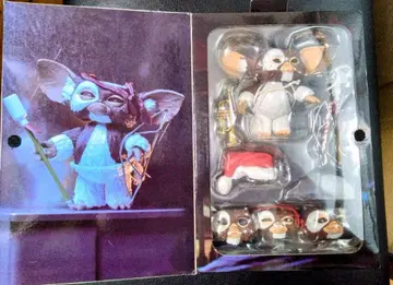 NECA 그렘린 기즈모 옷 갈아입기 피규어