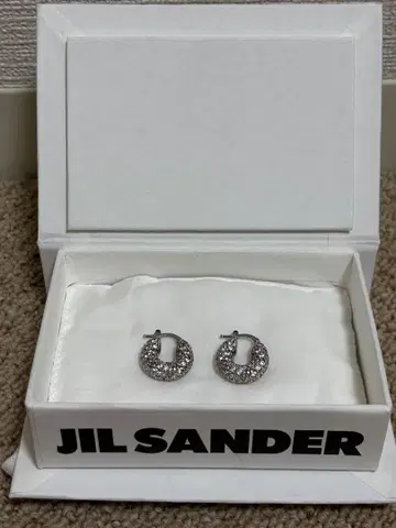 Jil Sander 크리스탈 후프 귀걸이 (양쪽 귀용)