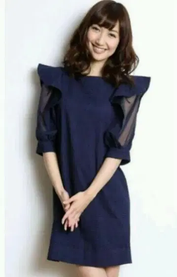 새상품급 snidel 네이비 프릴 소매 무릎 기장 원피스
