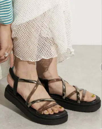 차오패닉 클리어 크로스 샌들