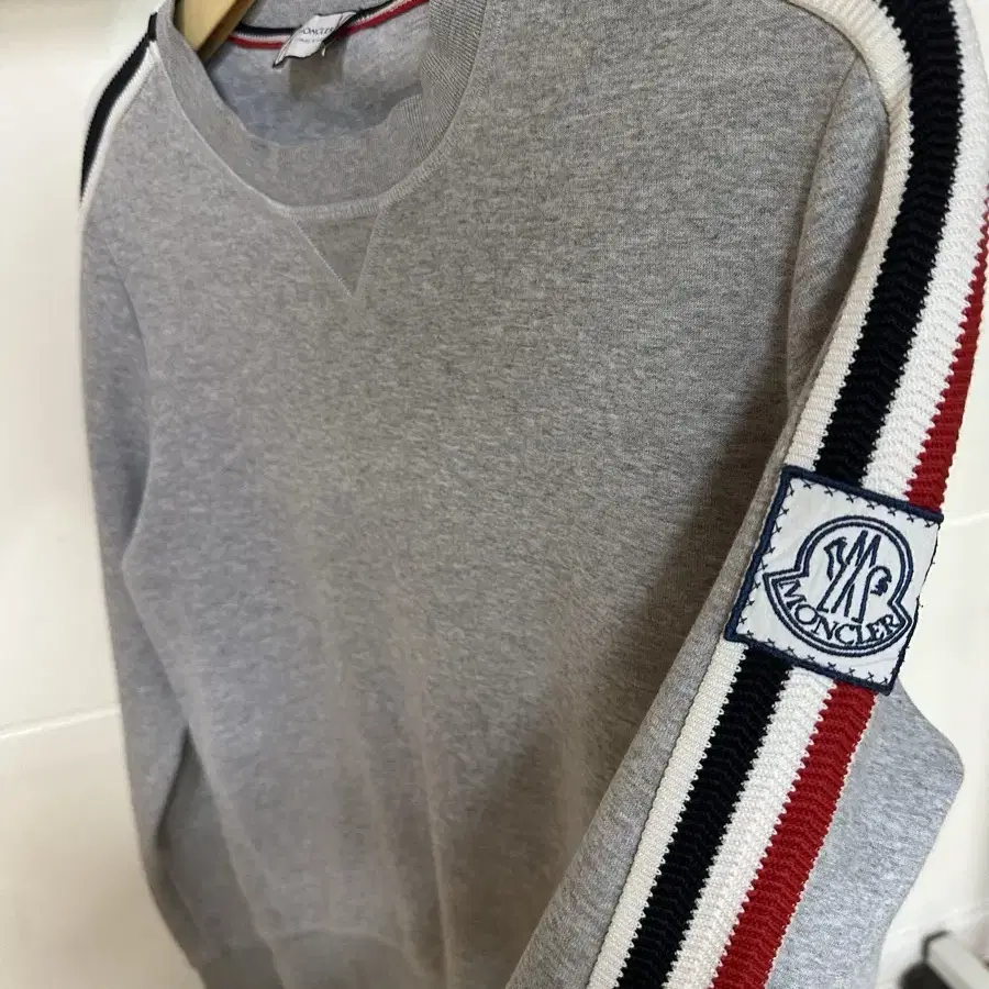 トップス MONCLER GAMME BLEU tricolor knit sweater MONCLER GAMME BLEU tricolor knit sweater Moncler gamme bleu