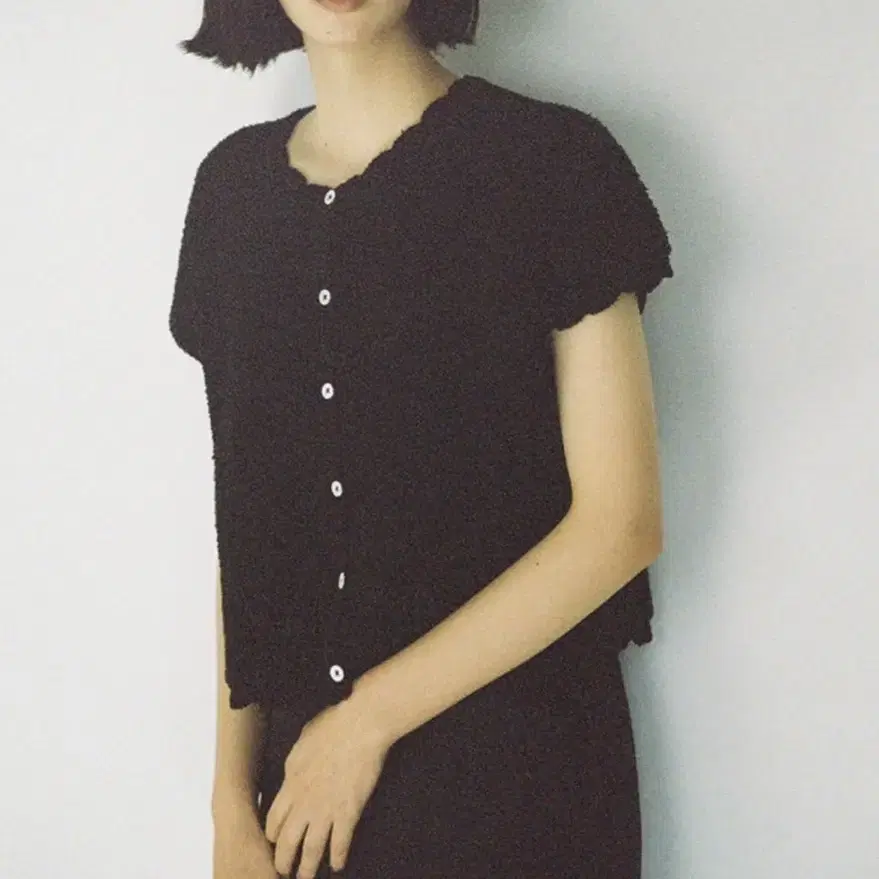 トップス Urbanic30 scallop cardigan free size Urbanic30 Scallop Short Sleeve Cardigan on Bunjang Global Site.