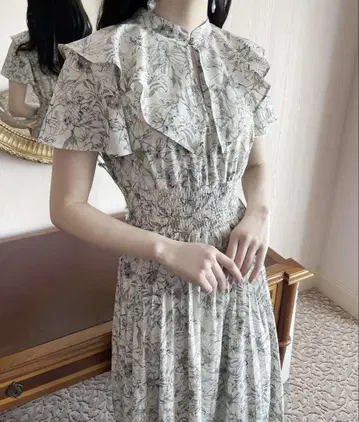빅 칼라 플리츠 원피스