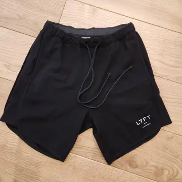 LYFT 블랙 숏 팬츠 뒷면 포켓 부착