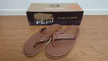 ISLAND SLIPPER 브라운 샌들