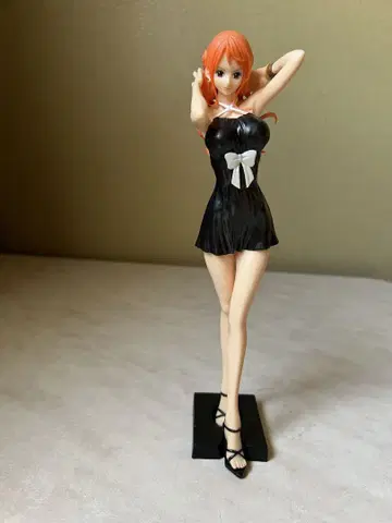 오렌지 머리 드레스 피규어