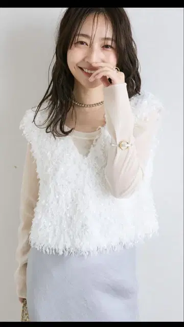 La boutique BonBon 페더 얀 베스트 화이트