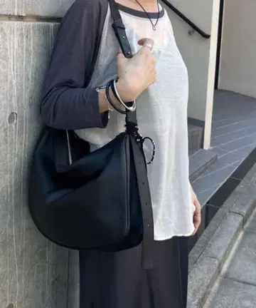 ear PAPILLONNER 이아파피요네 스와로 바닥 숄더백