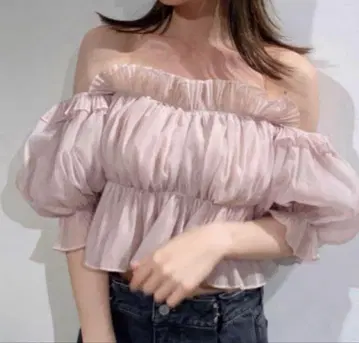 snidel 볼륨 개더 프릴 오프숄더 블라우스