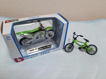 Bburago 가와사키 KX 450F 미니 바이크 세트 (2개)