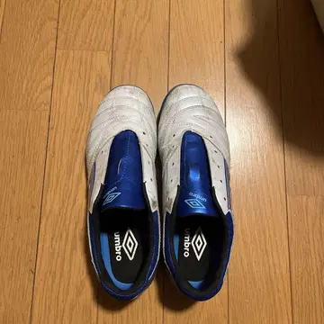 엄브로 축구 트레이닝 슈즈 23,5cm 끈 없음