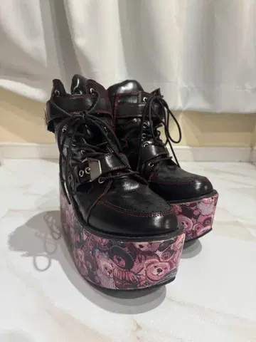 통굽 플랫폼 부츠 블랙 가죽 핑크 패턴 곰 무늬