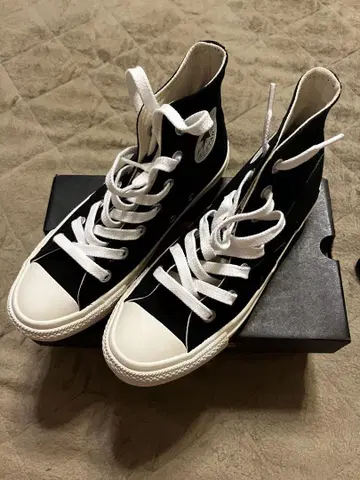 CONVERSE 블랙 하이컷 스니커즈