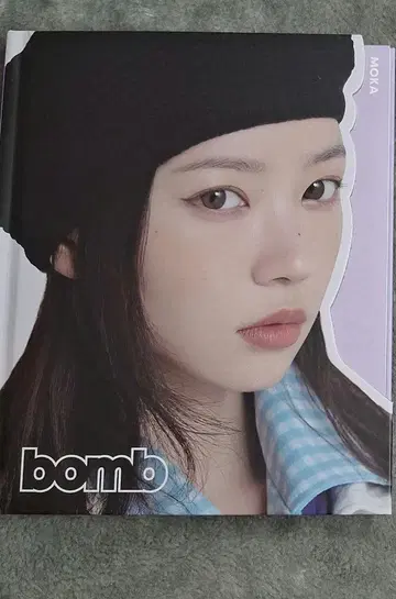illit bomb 모카 트레이딩 카드 앨범 세트