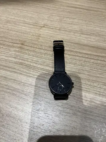블랙 가죽 아날로그 시계