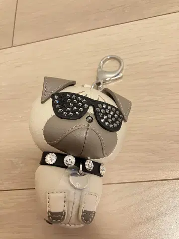 미사용 새상품 새상품급 레어 스와로브스키 참 퍼그 개