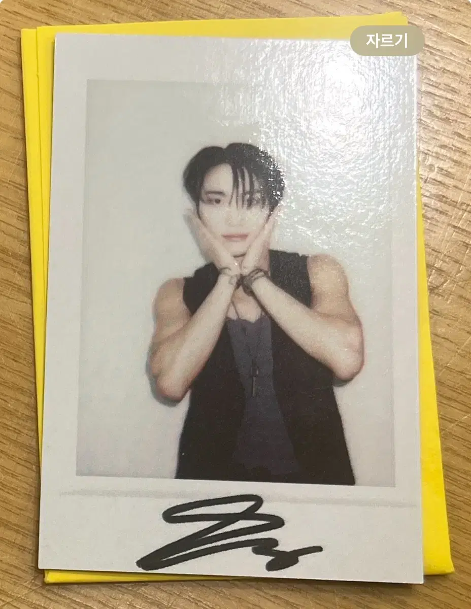 Apple Mu Ateez OffiK Opic Cafe Signature Polaroid Pola Photocard