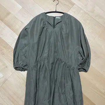 TENNE HANDCRAFT 벌룬 슬리브 원피스
