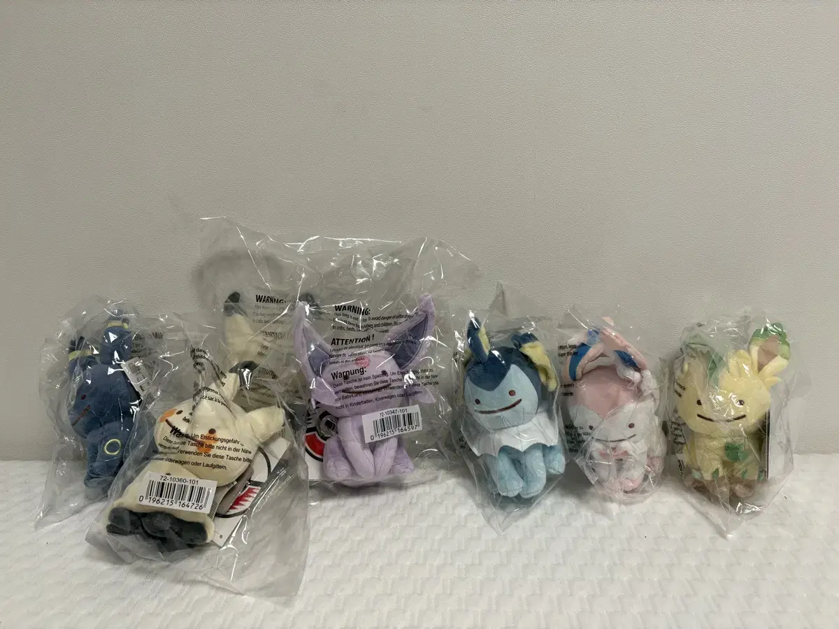 Transforming Ditto Mimikyu Sylveon Umbreon Vaporeon Leafeon