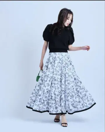 플라워 티어드 스커트 JUSGLITTY