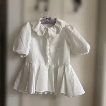 BLANC 스캘럽 옷깃 블라우스