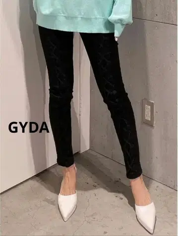 GYDA 미들 허리 프론트 레이스업 컬러 스키니 팬츠