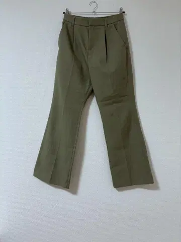 올리브 그린 플레어 슬랙스
