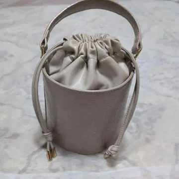 베이지 악어 엠보싱 복조리 핸드백