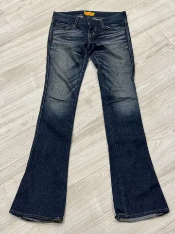 Moussy 다크 블루 부츠 컷 데님 로우라이즈 데님 W23