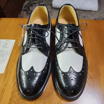 HARUTA 윙 칩 가죽 신발 블랙/화이트