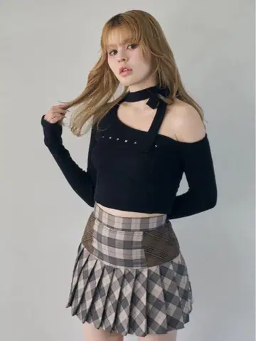 ANDMARY 나나 리본 원숄더 톱
