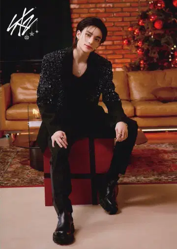스트레이키즈 현진 2023 크리스마스 팝업 스토어 1/6