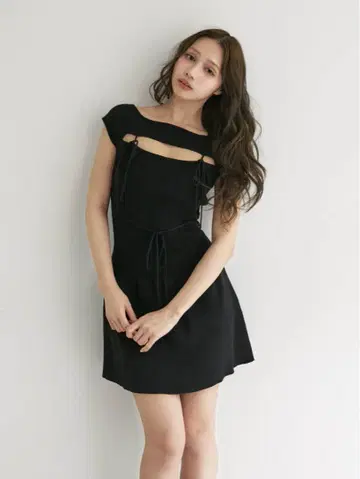 andmary 앤드 마리 / Bebe mini dress black