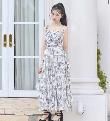 메미 스파이럴 프릴 꽃 장식이 있는 긴 원피스