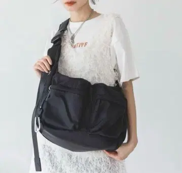 지나시스 나일론 벨트 바디백 대용량 수납 공간 많음 블랙