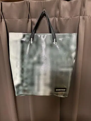 프라이탁 토트백 숄더 스트랩 포함 그레이