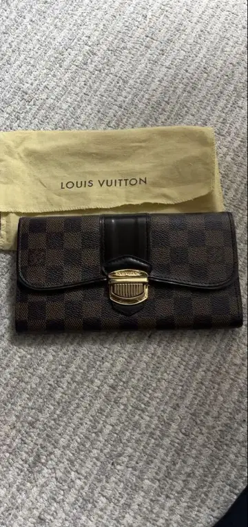 VUITTON 지갑