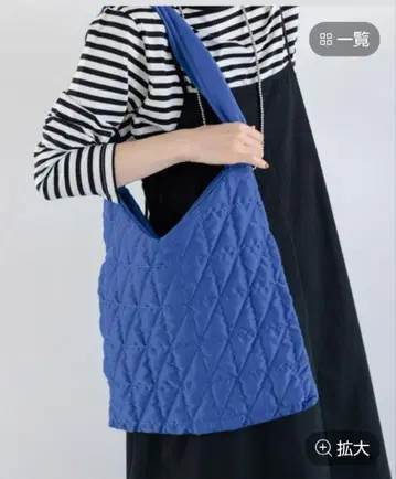 파란색 퀼팅 숄더백