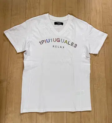 1PIU1UGUALE3 화이트 V넥 티셔츠