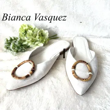 Bianca Vasquez 화이트 스틸레토 샌들 라탄 38