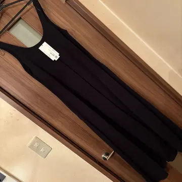 택 포함 새상품! 새상품급! ZARA 슬리브리스 롱 원피스 블랙