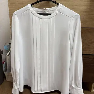 PLST 조젯 프론트 턱 블라우스