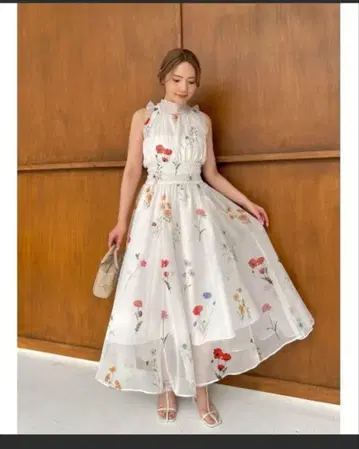 SNIDEL 백 리본 쉬폰 원피스 흰 꽃무늬