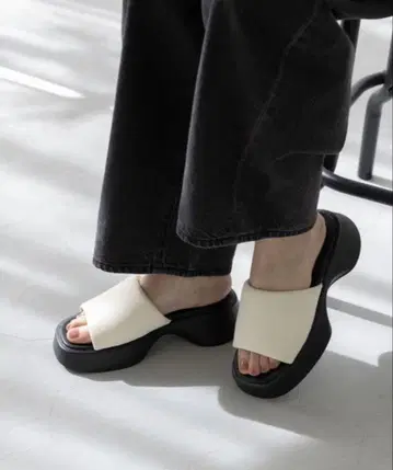 welleg 코듀로이 와이드 밴딩 통굽 샌들